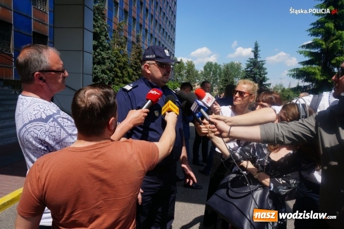 Zdjęcie w galerii na portalu naszwodzislaw.com: 54 hybrydy zasiliły flotę Śląskiej Policji [FOTO] wiadomości z regionu