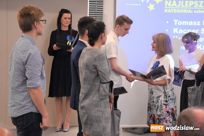 Zdjęcie w galerii na portalu naszwodzislaw.com: Pamiątkowy mural na piętnastą rocznicę wstąpienia Polski do UE [FOTO i WIDEO] wiadomości z regionu