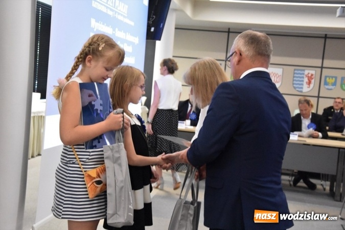 Zdjęcie w galerii na portalu naszwodzislaw.com: Pamiątkowy mural na piętnastą rocznicę wstąpienia Polski do UE [FOTO i WIDEO] wiadomości z regionu