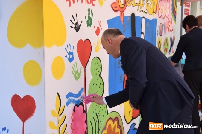 Zdjęcie w galerii na portalu naszwodzislaw.com: Pamiątkowy mural na piętnastą rocznicę wstąpienia Polski do UE [FOTO i WIDEO] wiadomości z regionu