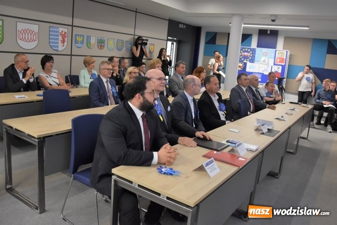 Zdjęcie w galerii na portalu naszwodzislaw.com: Pamiątkowy mural na piętnastą rocznicę wstąpienia Polski do UE [FOTO i WIDEO] wiadomości z regionu