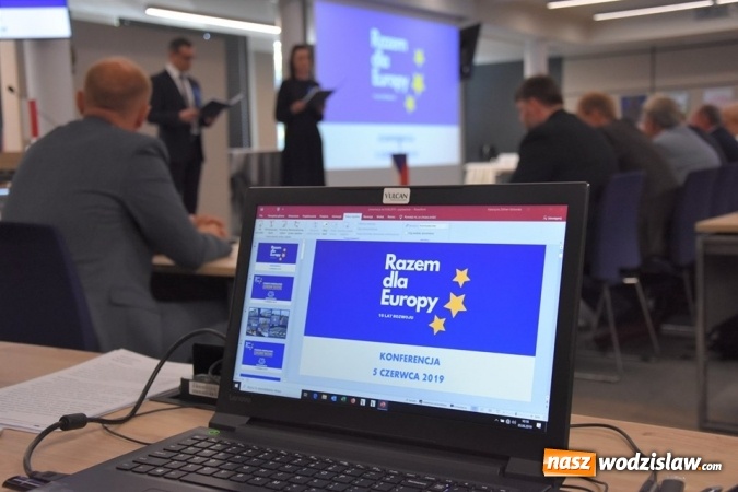 Zdjęcie w galerii na portalu naszwodzislaw.com: Pamiątkowy mural na piętnastą rocznicę wstąpienia Polski do UE [FOTO i WIDEO] wiadomości z regionu