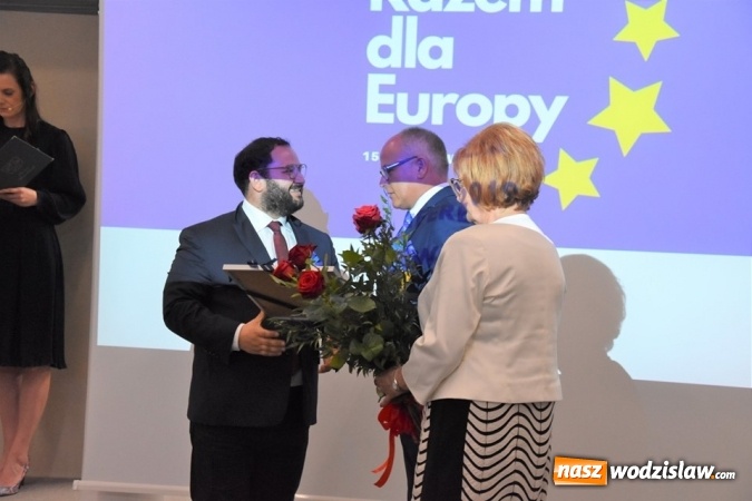 Zdjęcie w galerii na portalu naszwodzislaw.com: Pamiątkowy mural na piętnastą rocznicę wstąpienia Polski do UE [FOTO i WIDEO] wiadomości z regionu