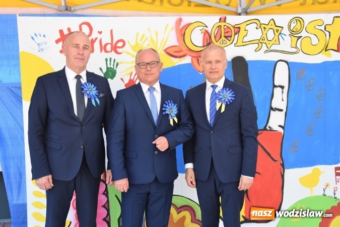 Zdjęcie w galerii na portalu naszwodzislaw.com: Pamiątkowy mural na piętnastą rocznicę wstąpienia Polski do UE [FOTO i WIDEO] wiadomości z regionu