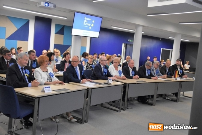 Zdjęcie w galerii na portalu naszwodzislaw.com: Pamiątkowy mural na piętnastą rocznicę wstąpienia Polski do UE [FOTO i WIDEO] wiadomości z regionu