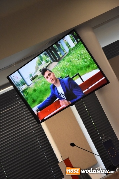 Zdjęcie w galerii na portalu naszwodzislaw.com: Pamiątkowy mural na piętnastą rocznicę wstąpienia Polski do UE [FOTO i WIDEO] wiadomości z regionu