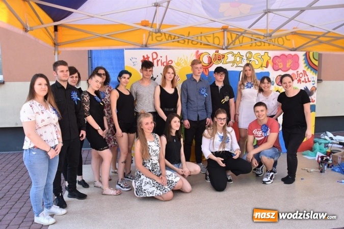 Zdjęcie w galerii na portalu naszwodzislaw.com: Pamiątkowy mural na piętnastą rocznicę wstąpienia Polski do UE [FOTO i WIDEO] wiadomości z regionu