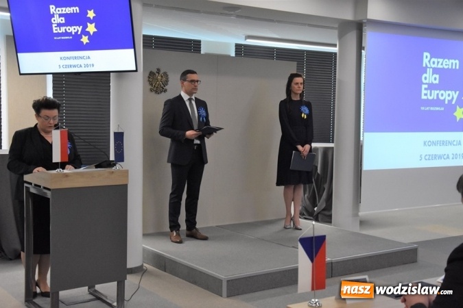 Zdjęcie w galerii na portalu naszwodzislaw.com: Pamiątkowy mural na piętnastą rocznicę wstąpienia Polski do UE [FOTO i WIDEO] wiadomości z regionu