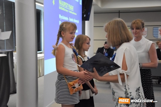 Zdjęcie w galerii na portalu naszwodzislaw.com: Pamiątkowy mural na piętnastą rocznicę wstąpienia Polski do UE [FOTO i WIDEO] wiadomości z regionu