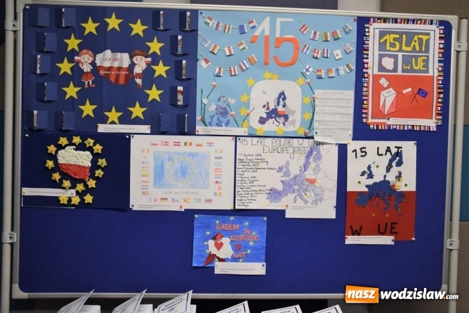 Zdjęcie w galerii na portalu naszwodzislaw.com: Pamiątkowy mural na piętnastą rocznicę wstąpienia Polski do UE [FOTO i WIDEO] wiadomości z regionu