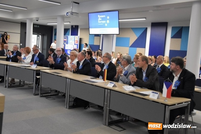 Zdjęcie w galerii na portalu naszwodzislaw.com: Pamiątkowy mural na piętnastą rocznicę wstąpienia Polski do UE [FOTO i WIDEO] wiadomości z regionu