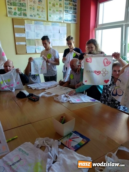 Zdjęcie w galerii na portalu naszwodzislaw.com: Zielono mi... Niecodzienne spotkanie w Gogołowej wiadomości z regionu