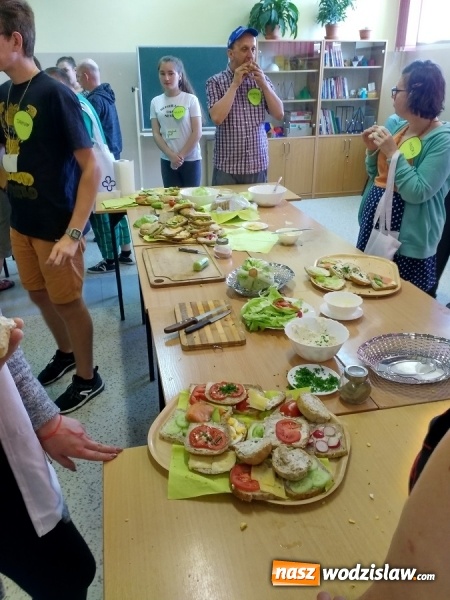 Zdjęcie w galerii na portalu naszwodzislaw.com: Zielono mi... Niecodzienne spotkanie w Gogołowej wiadomości z regionu