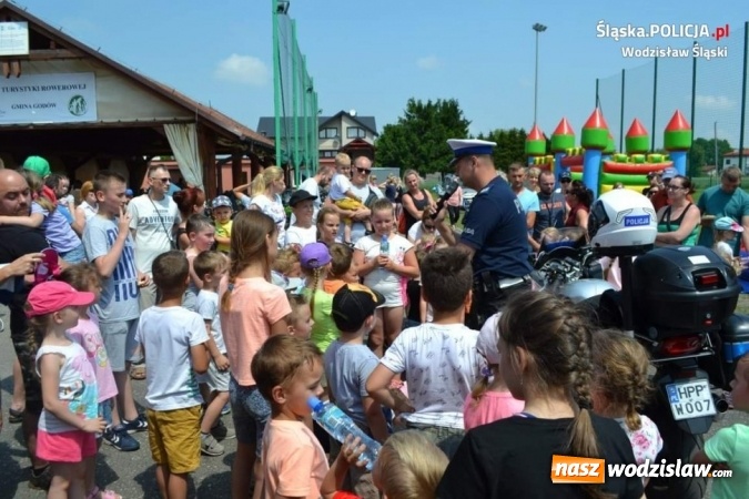 Zdjęcie w galerii na portalu naszwodzislaw.com: Bezpiecznie z drogówką. Mundurowi na pikniku rodzinnym wiadomości z regionu