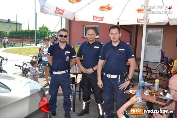 Zdjęcie w galerii na portalu naszwodzislaw.com: Bezpiecznie z drogówką. Mundurowi na pikniku rodzinnym wiadomości z regionu