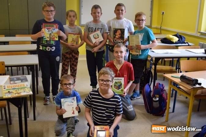Zdjęcie w galerii na portalu naszwodzislaw.com: Ogólnopolska akcja Jak nie czytam, jak czytam w Gminie Mszana wiadomości z regionu