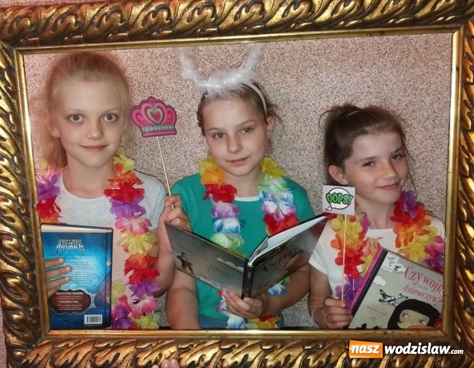 Zdjęcie w galerii na portalu naszwodzislaw.com: Ogólnopolska akcja Jak nie czytam, jak czytam w Gminie Mszana wiadomości z regionu