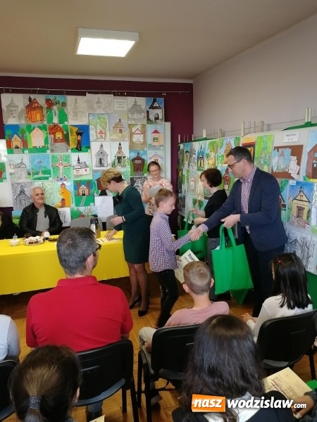 Zdjęcie w galerii na portalu naszwodzislaw.com: Połomscy uczniowie z nagrodami w powiatowym konkursie Kapliczki i krzyże przydrożne wiadomości z regionu