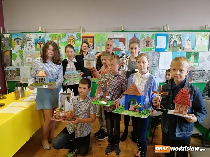 Zdjęcie w galerii na portalu naszwodzislaw.com: Połomscy uczniowie z nagrodami w powiatowym konkursie Kapliczki i krzyże przydrożne wiadomości z regionu