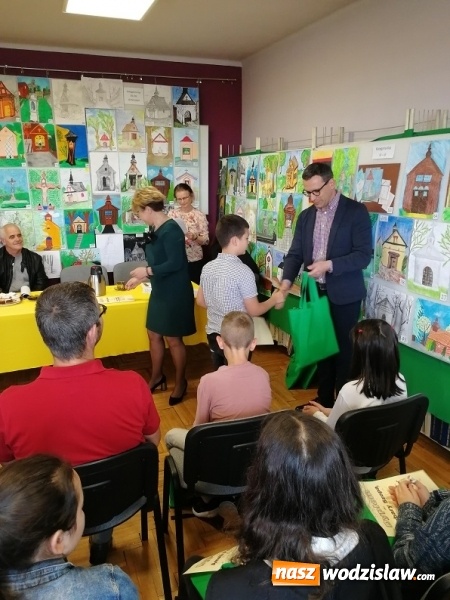 Zdjęcie w galerii na portalu naszwodzislaw.com: Połomscy uczniowie z nagrodami w powiatowym konkursie Kapliczki i krzyże przydrożne wiadomości z regionu