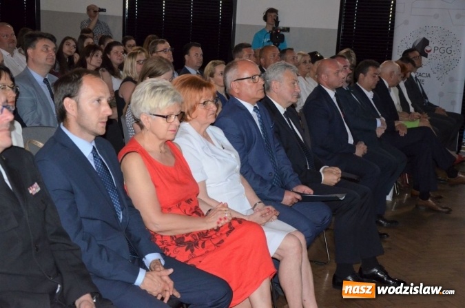 Zdjęcie w galerii na portalu naszwodzislaw.com: Nagrodzono najlepszych uczniów i podziękowano pracodawcom wiadomości z regionu