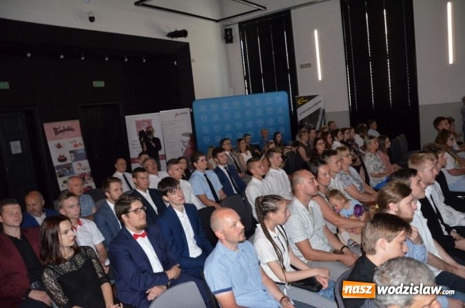 Zdjęcie w galerii na portalu naszwodzislaw.com: Nagrodzono najlepszych uczniów i podziękowano pracodawcom wiadomości z regionu