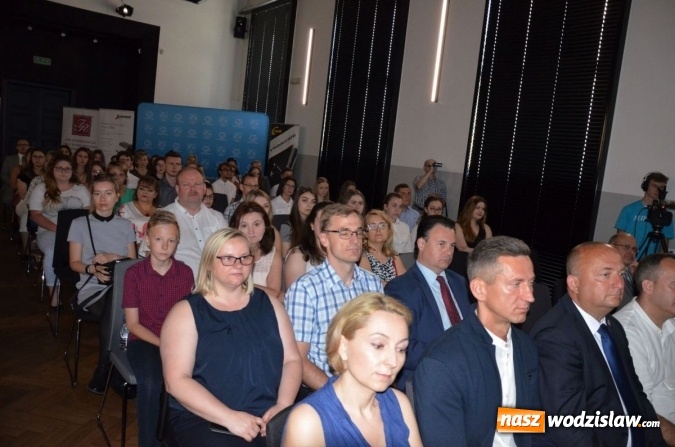 Zdjęcie w galerii na portalu naszwodzislaw.com: Nagrodzono najlepszych uczniów i podziękowano pracodawcom wiadomości z regionu