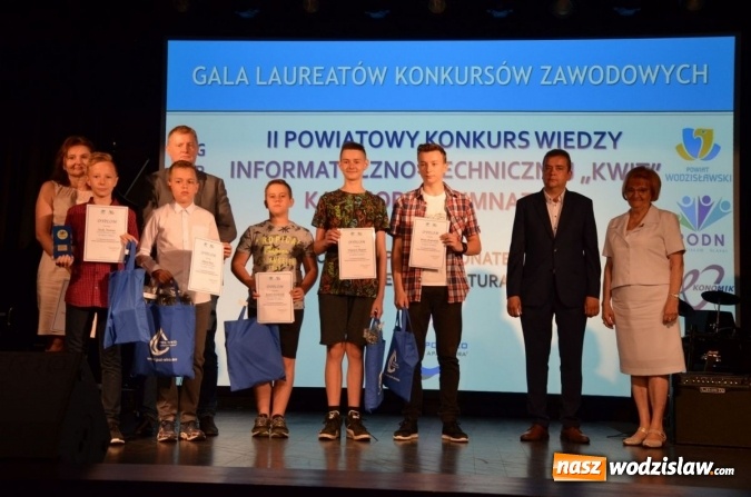 Zdjęcie w galerii na portalu naszwodzislaw.com: Nagrodzono najlepszych uczniów i podziękowano pracodawcom wiadomości z regionu