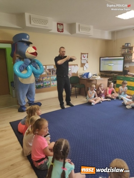 Zdjęcie w galerii na portalu naszwodzislaw.com: Z profilaktykiem o bezpieczeństwie nad wodą wiadomości z regionu