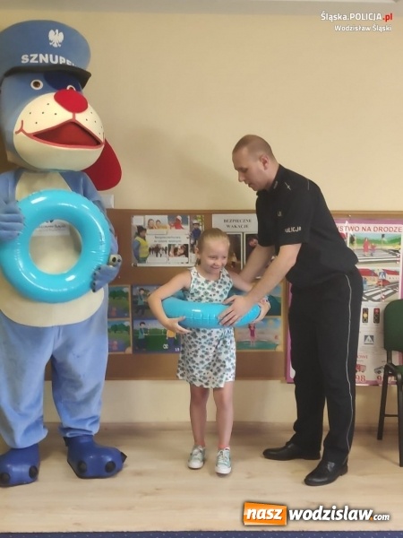 Zdjęcie w galerii na portalu naszwodzislaw.com: Z profilaktykiem o bezpieczeństwie nad wodą wiadomości z regionu