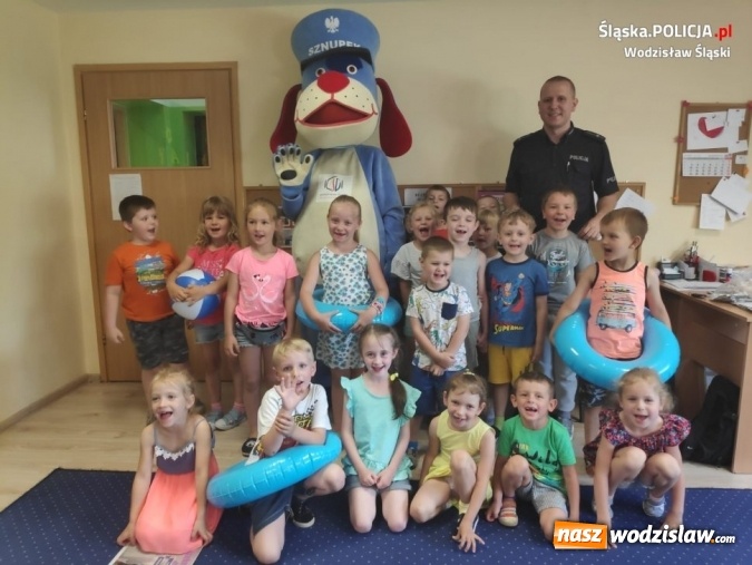 Zdjęcie w galerii na portalu naszwodzislaw.com: Z profilaktykiem o bezpieczeństwie nad wodą wiadomości z regionu