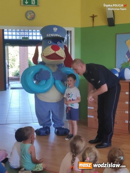 Zdjęcie w galerii na portalu naszwodzislaw.com: Z profilaktykiem o bezpieczeństwie nad wodą wiadomości z regionu