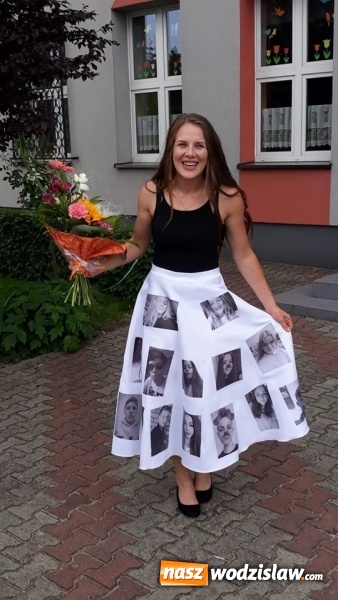 Zdjęcie w galerii na portalu naszwodzislaw.com: Wyjątkowe pożegnanie i niezwykła sukienka wiadomości z regionu