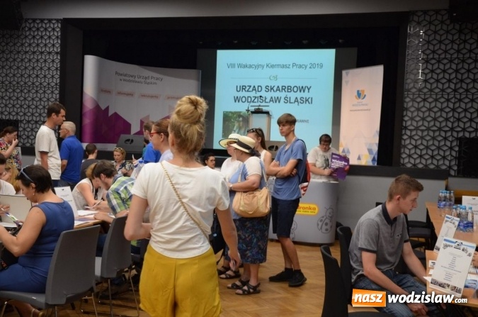 Zdjęcie w galerii na portalu naszwodzislaw.com: Spore zainteresowanie wakacyjną pracą wiadomości z regionu