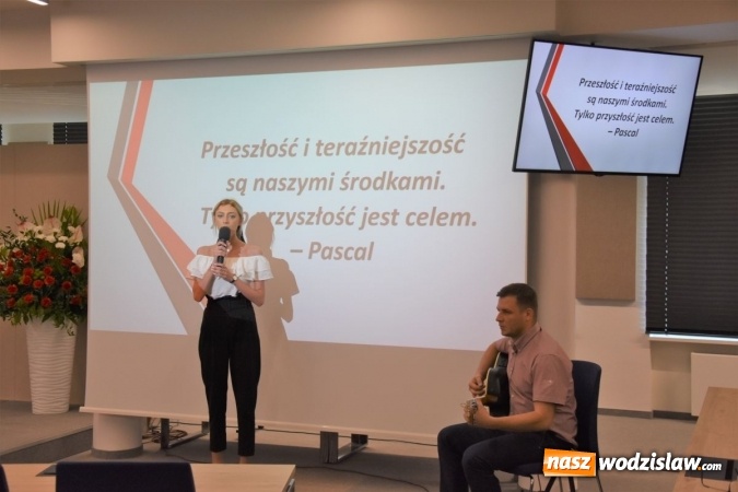 Zdjęcie w galerii na portalu naszwodzislaw.com: Czworo uczniów z powiatu wodzisławskiego wyróżnionych przez Ministra Edukacji Narodowej wiadomości z regionu