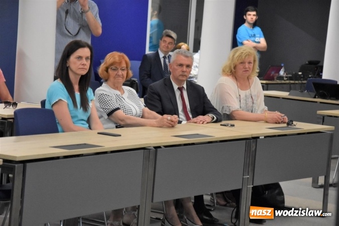 Zdjęcie w galerii na portalu naszwodzislaw.com: Czworo uczniów z powiatu wodzisławskiego wyróżnionych przez Ministra Edukacji Narodowej wiadomości z regionu
