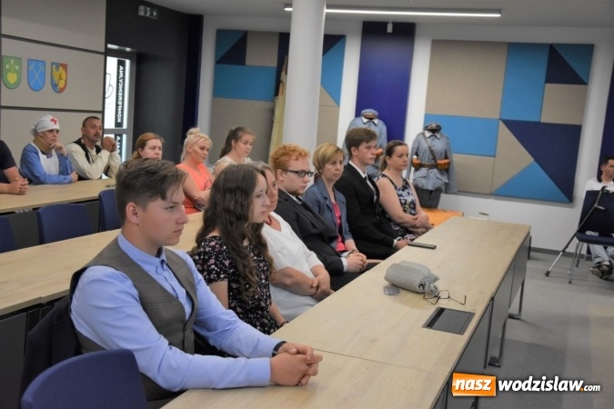 Zdjęcie w galerii na portalu naszwodzislaw.com: Czworo uczniów z powiatu wodzisławskiego wyróżnionych przez Ministra Edukacji Narodowej wiadomości z regionu