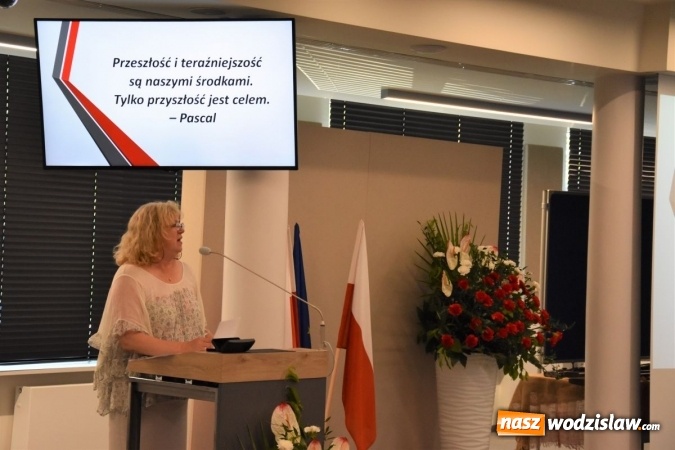 Zdjęcie w galerii na portalu naszwodzislaw.com: Czworo uczniów z powiatu wodzisławskiego wyróżnionych przez Ministra Edukacji Narodowej wiadomości z regionu