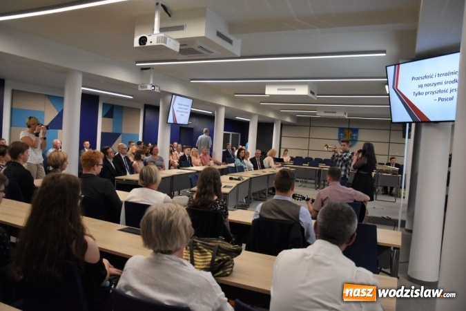 Zdjęcie w galerii na portalu naszwodzislaw.com: Czworo uczniów z powiatu wodzisławskiego wyróżnionych przez Ministra Edukacji Narodowej wiadomości z regionu