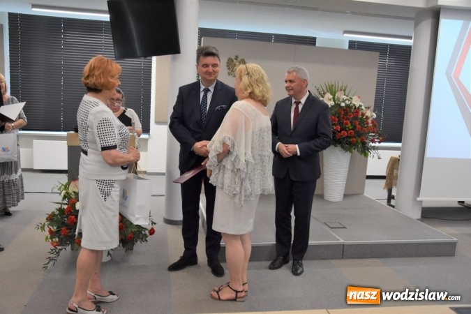 Zdjęcie w galerii na portalu naszwodzislaw.com: Czworo uczniów z powiatu wodzisławskiego wyróżnionych przez Ministra Edukacji Narodowej wiadomości z regionu