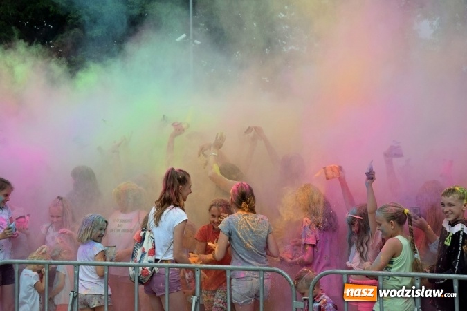 Zdjęcie w galerii na portalu naszwodzislaw.com: Festiwal kolorów i koncert zespołu Tabu na scenie plenerowej GOKiR w Mszanie [FOTO] wiadomości z regionu