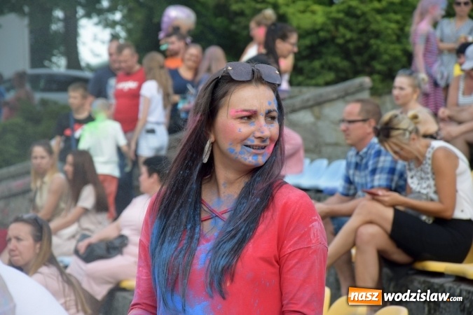 Zdjęcie w galerii na portalu naszwodzislaw.com: Festiwal kolorów i koncert zespołu Tabu na scenie plenerowej GOKiR w Mszanie [FOTO] wiadomości z regionu