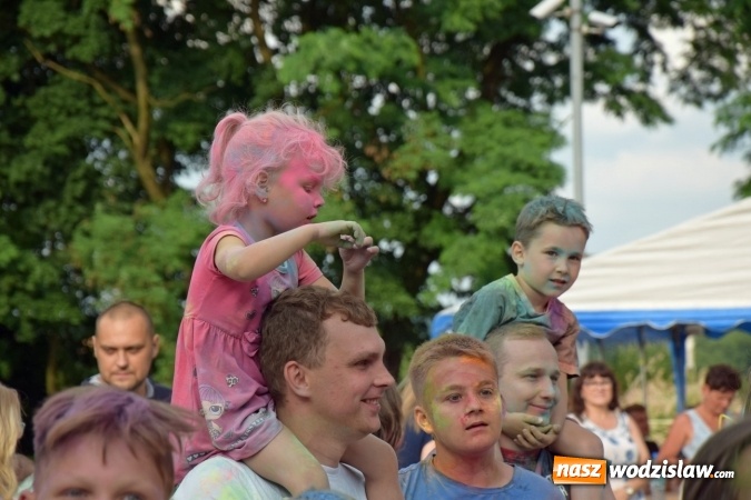 Zdjęcie w galerii na portalu naszwodzislaw.com: Festiwal kolorów i koncert zespołu Tabu na scenie plenerowej GOKiR w Mszanie [FOTO] wiadomości z regionu