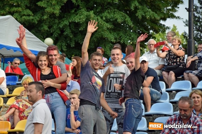 Zdjęcie w galerii na portalu naszwodzislaw.com: Festiwal kolorów i koncert zespołu Tabu na scenie plenerowej GOKiR w Mszanie [FOTO] wiadomości z regionu