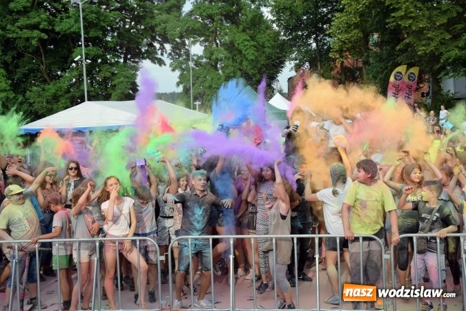 Zdjęcie w galerii na portalu naszwodzislaw.com: Festiwal kolorów i koncert zespołu Tabu na scenie plenerowej GOKiR w Mszanie [FOTO] wiadomości z regionu