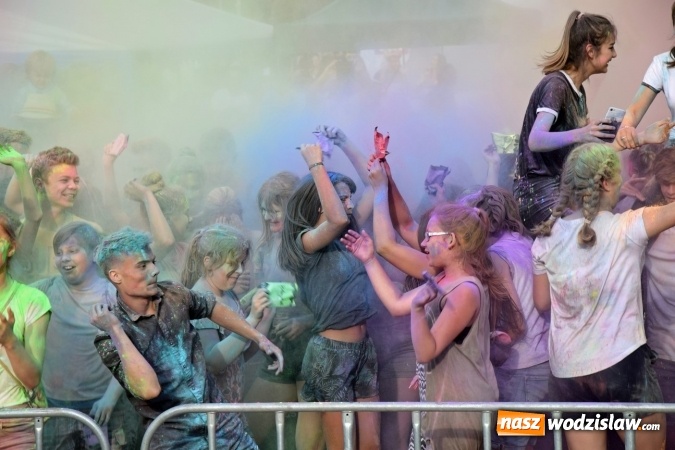 Zdjęcie w galerii na portalu naszwodzislaw.com: Festiwal kolorów i koncert zespołu Tabu na scenie plenerowej GOKiR w Mszanie [FOTO] wiadomości z regionu