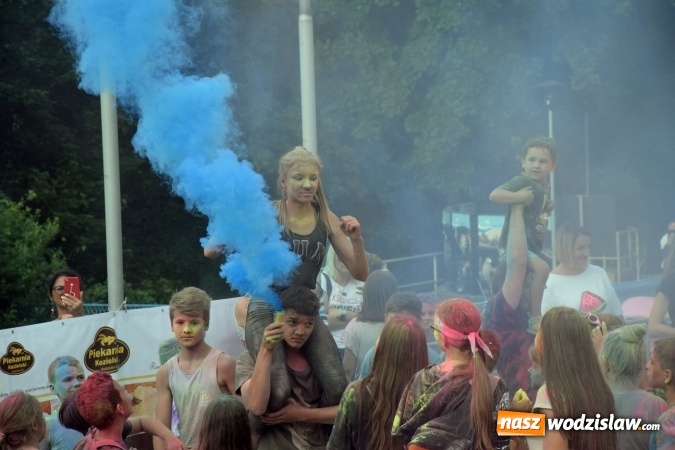 Zdjęcie w galerii na portalu naszwodzislaw.com: Festiwal kolorów i koncert zespołu Tabu na scenie plenerowej GOKiR w Mszanie [FOTO] wiadomości z regionu
