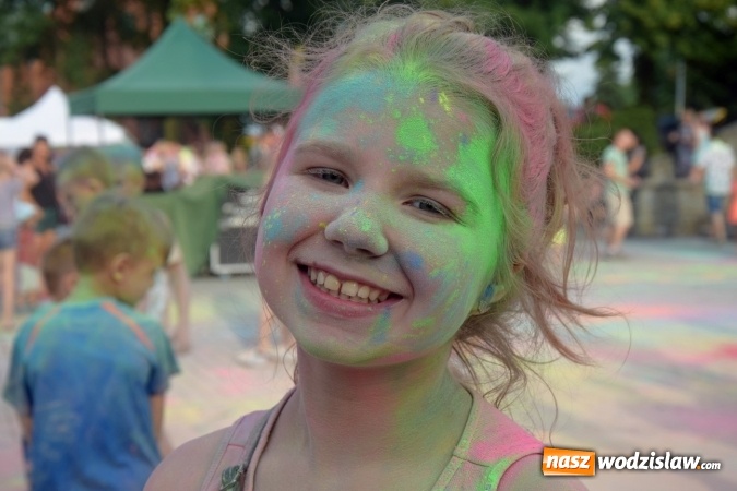 Zdjęcie w galerii na portalu naszwodzislaw.com: Festiwal kolorów i koncert zespołu Tabu na scenie plenerowej GOKiR w Mszanie [FOTO] wiadomości z regionu