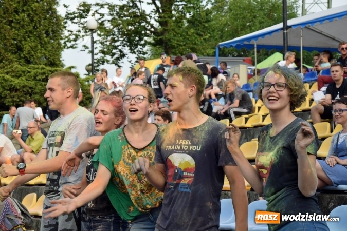 Zdjęcie w galerii na portalu naszwodzislaw.com: Festiwal kolorów i koncert zespołu Tabu na scenie plenerowej GOKiR w Mszanie [FOTO] wiadomości z regionu