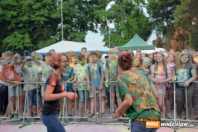 Zdjęcie w galerii na portalu naszwodzislaw.com: Festiwal kolorów i koncert zespołu Tabu na scenie plenerowej GOKiR w Mszanie [FOTO] wiadomości z regionu